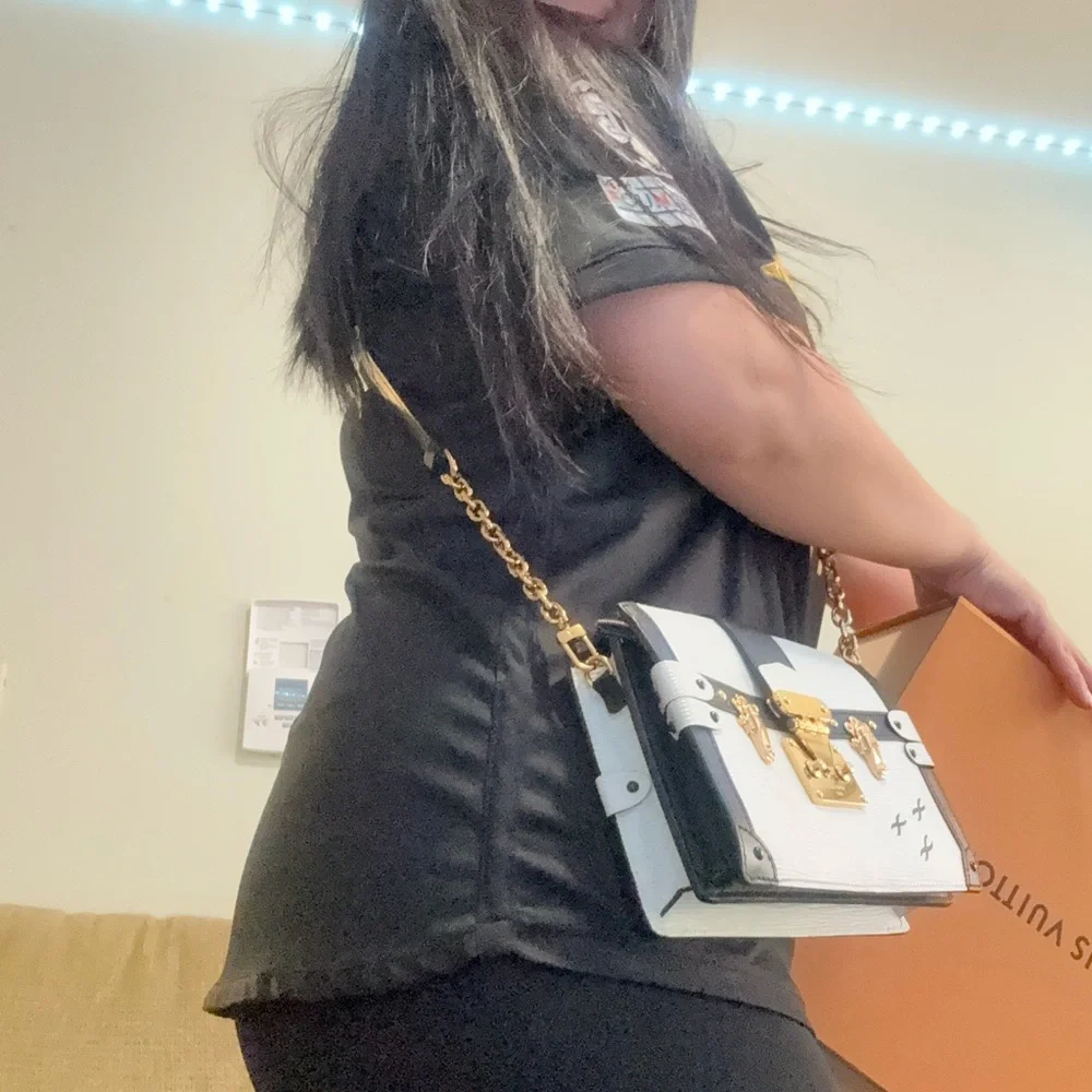 Louis Vuitton White and Black Women's Bag - Picture 4 of 4